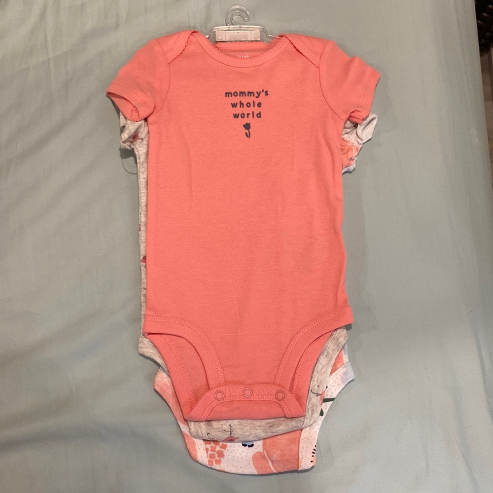 🏡Carters 6 month onsies